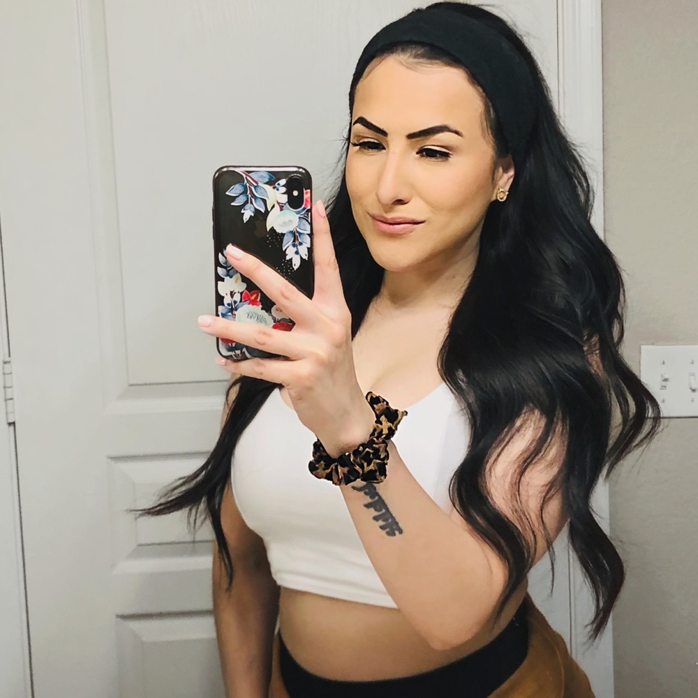 Meet your Posher, Daniella🛍